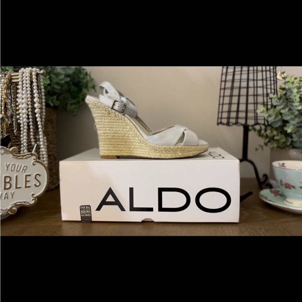 🖤 Metallic shimmer! women’s wedge size 37 (women’s size 6.5/7). New/never worn
